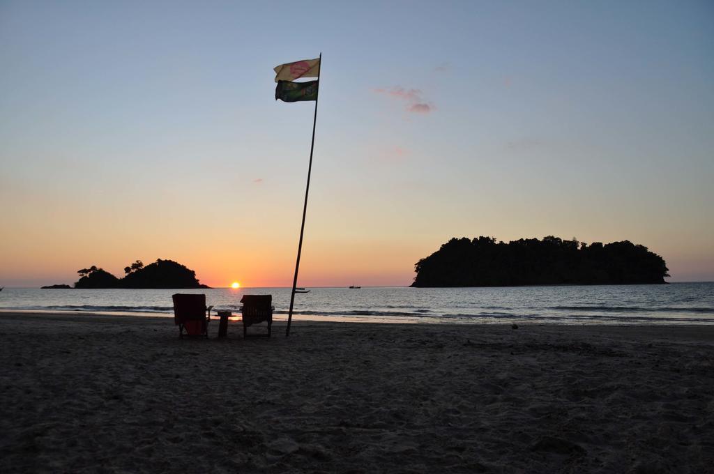 Tawan Bar And Bungalow Hotel Ko Phra Thong Luaran gambar