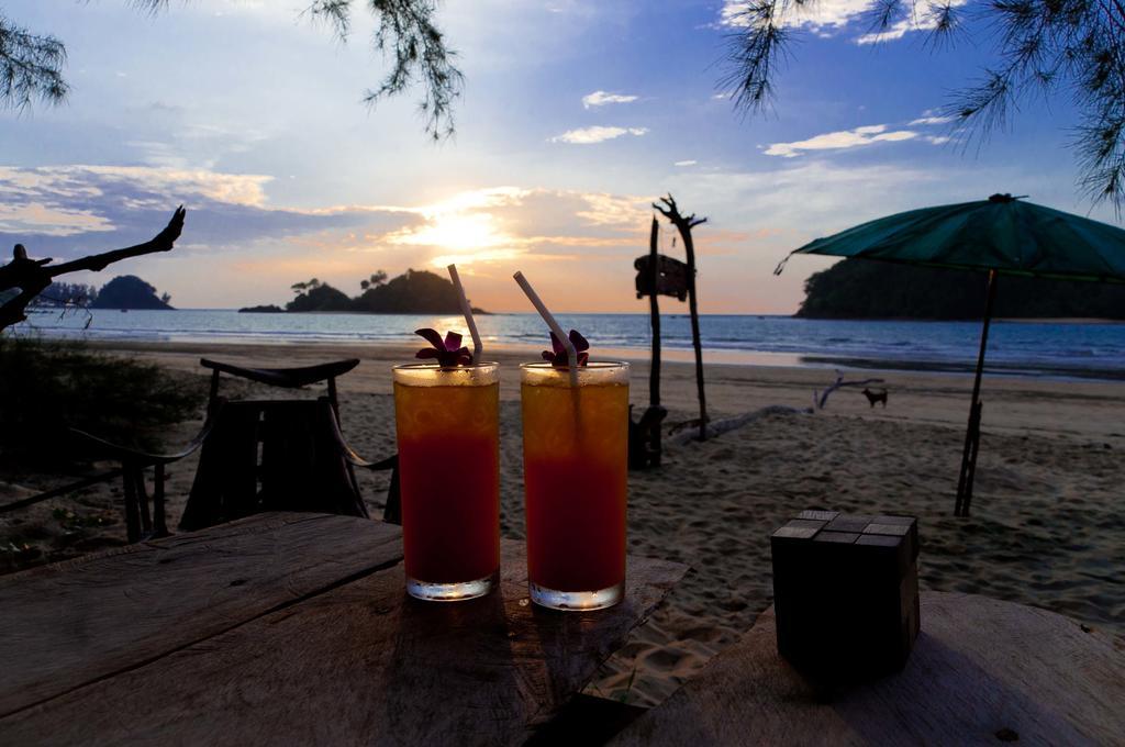 Tawan Bar And Bungalow Hotel Ko Phra Thong Luaran gambar