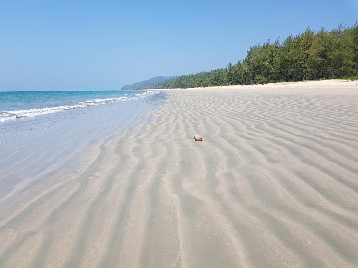 Tawan Bar And Bungalow Hotel Ko Phra Thong Luaran gambar